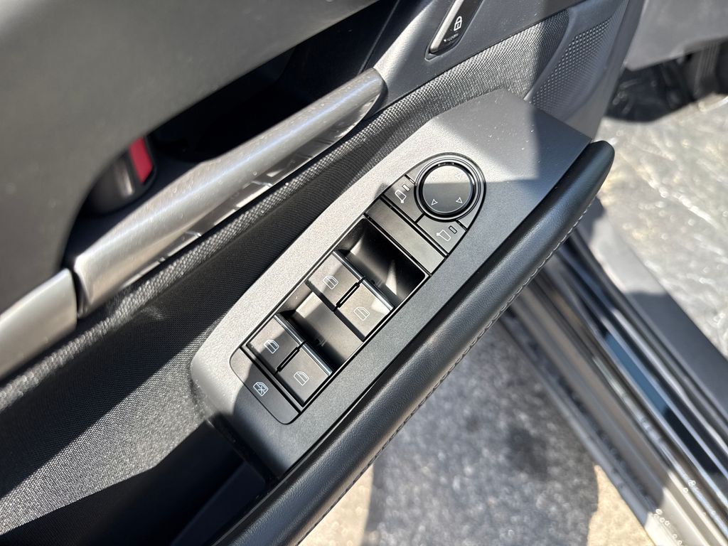 Vehicle image 29 of 30