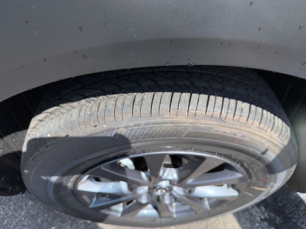 Vehicle image 11 of 30