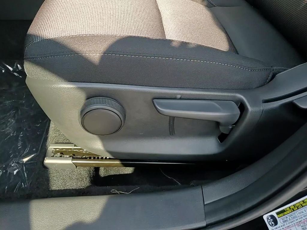 Vehicle image 22 of 25
