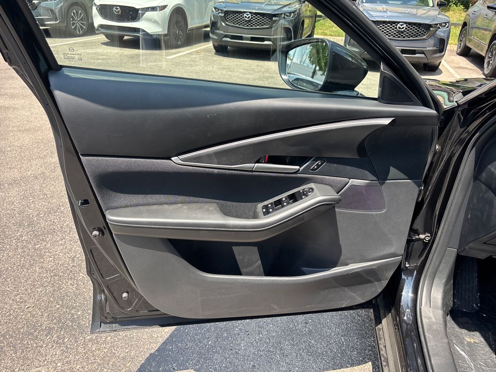Vehicle image 23 of 30