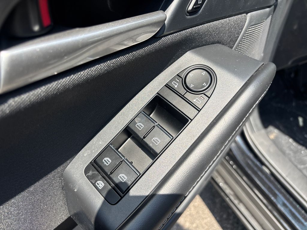 Vehicle image 24 of 30
