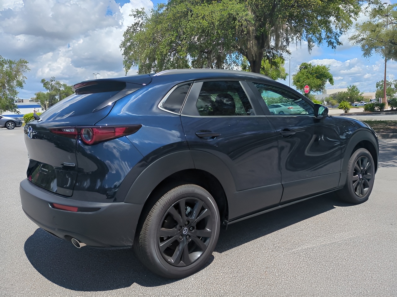 Vehicle image 27 of 30