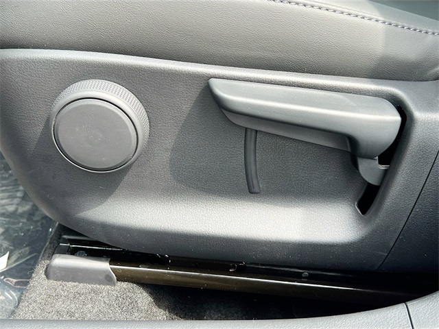 Vehicle image 10 of 35