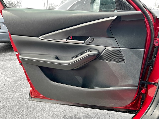 Vehicle image 25 of 35