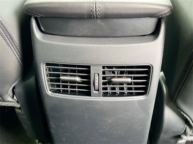 Vehicle image 31 of 35