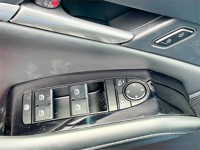 Vehicle image 26 of 35