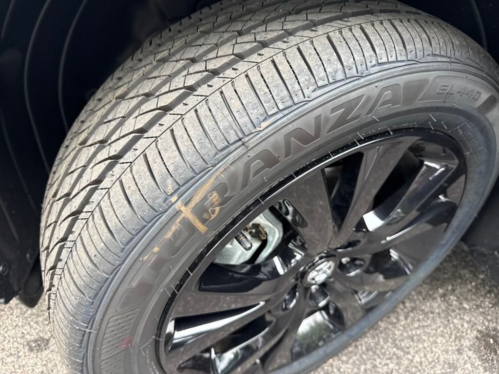 Vehicle image 11 of 39