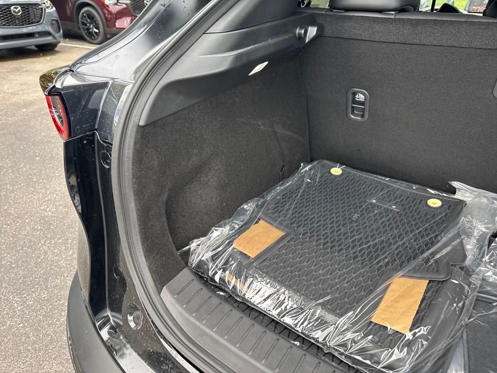 Vehicle image 14 of 39