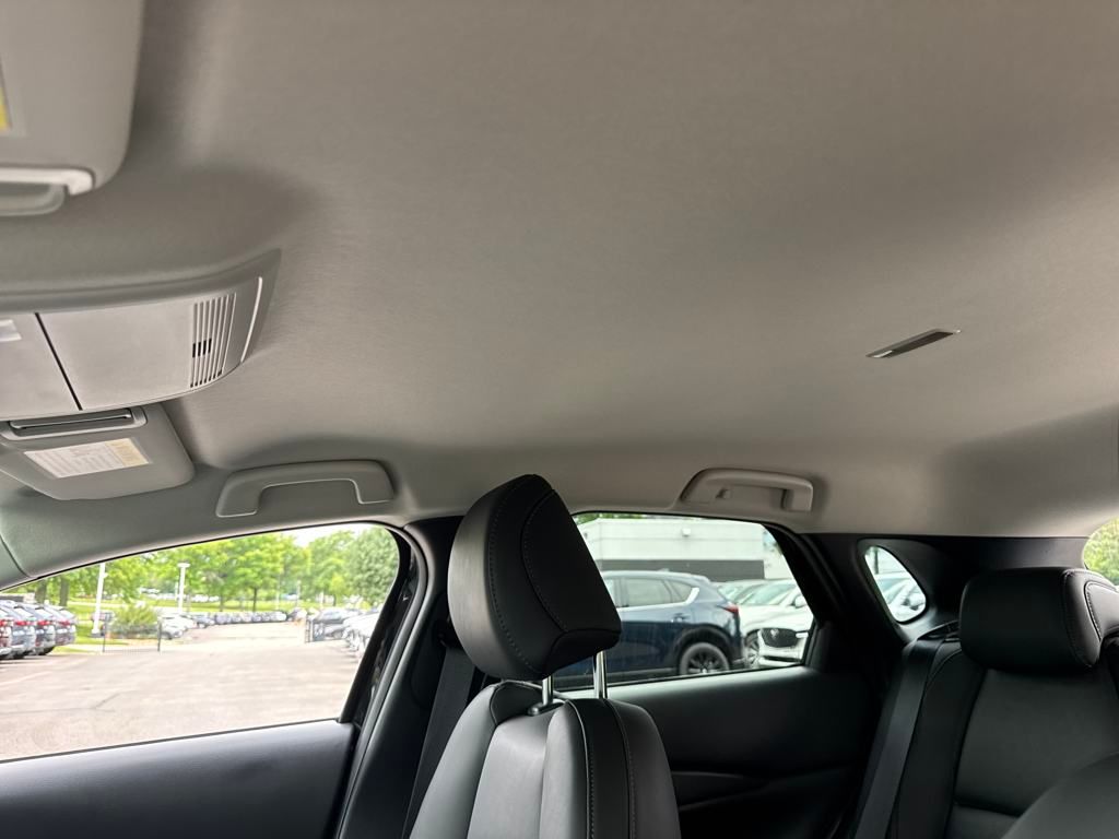 Vehicle image 17 of 39