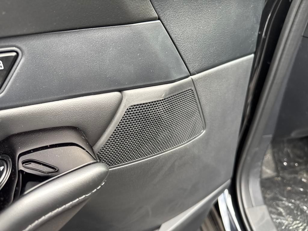 Vehicle image 27 of 39