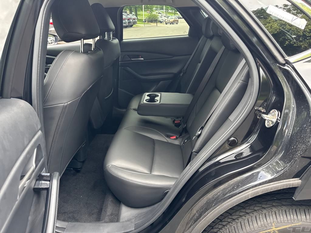 Vehicle image 33 of 39