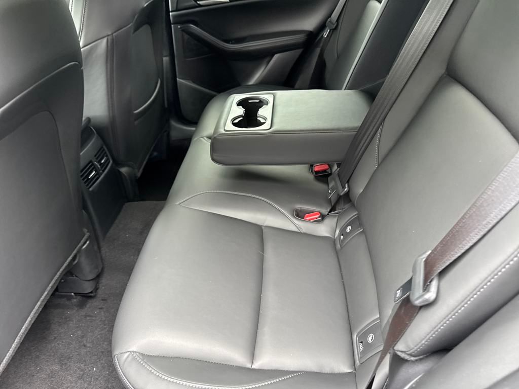 Vehicle image 16 of 39