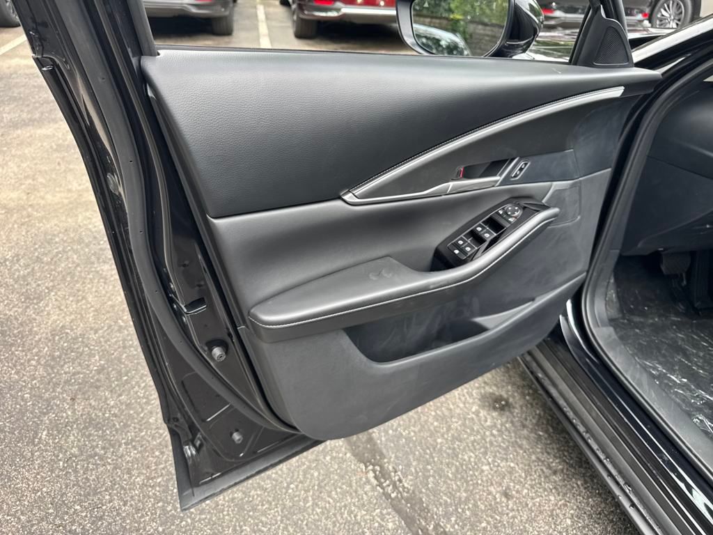 Vehicle image 28 of 39