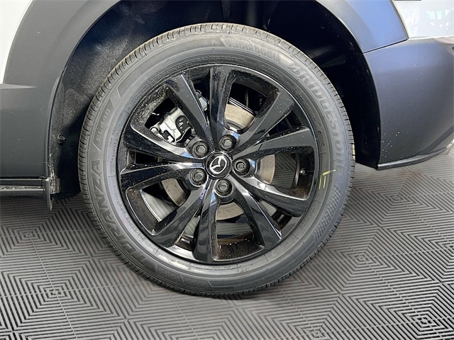 Vehicle image 33 of 34