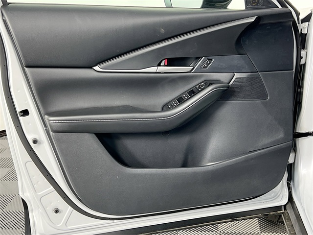Vehicle image 24 of 34
