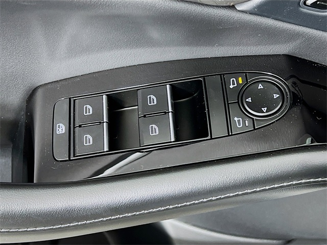 Vehicle image 25 of 34
