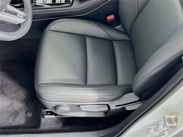 Vehicle image 10 of 34