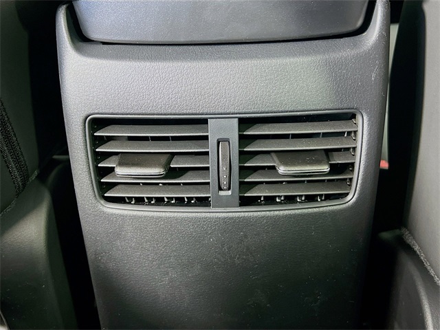 Vehicle image 30 of 34