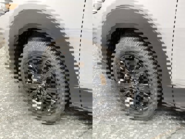 Vehicle image 11 of 32