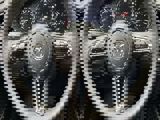 Vehicle image 18 of 32