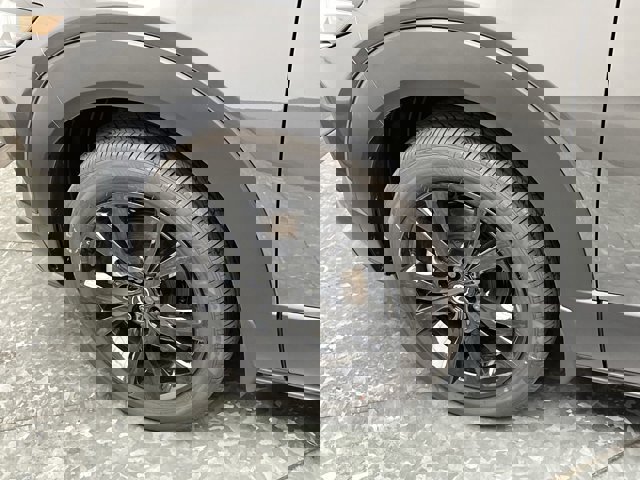 Vehicle image 11 of 32