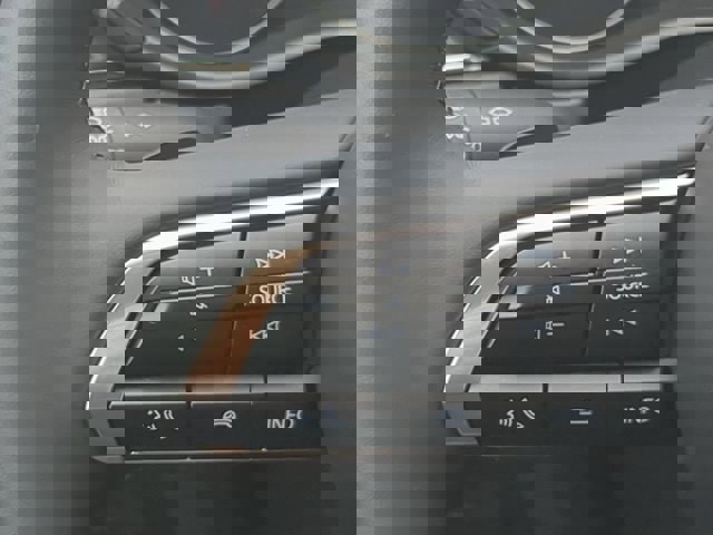 Vehicle image 25 of 29