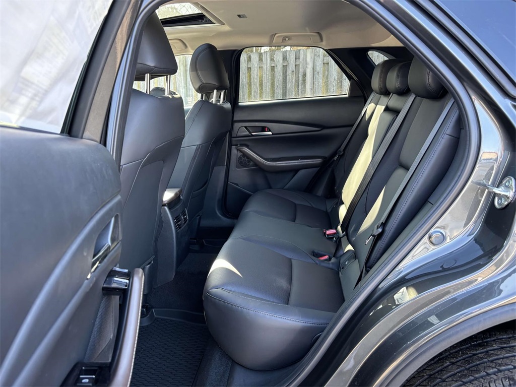 Vehicle image 28 of 35