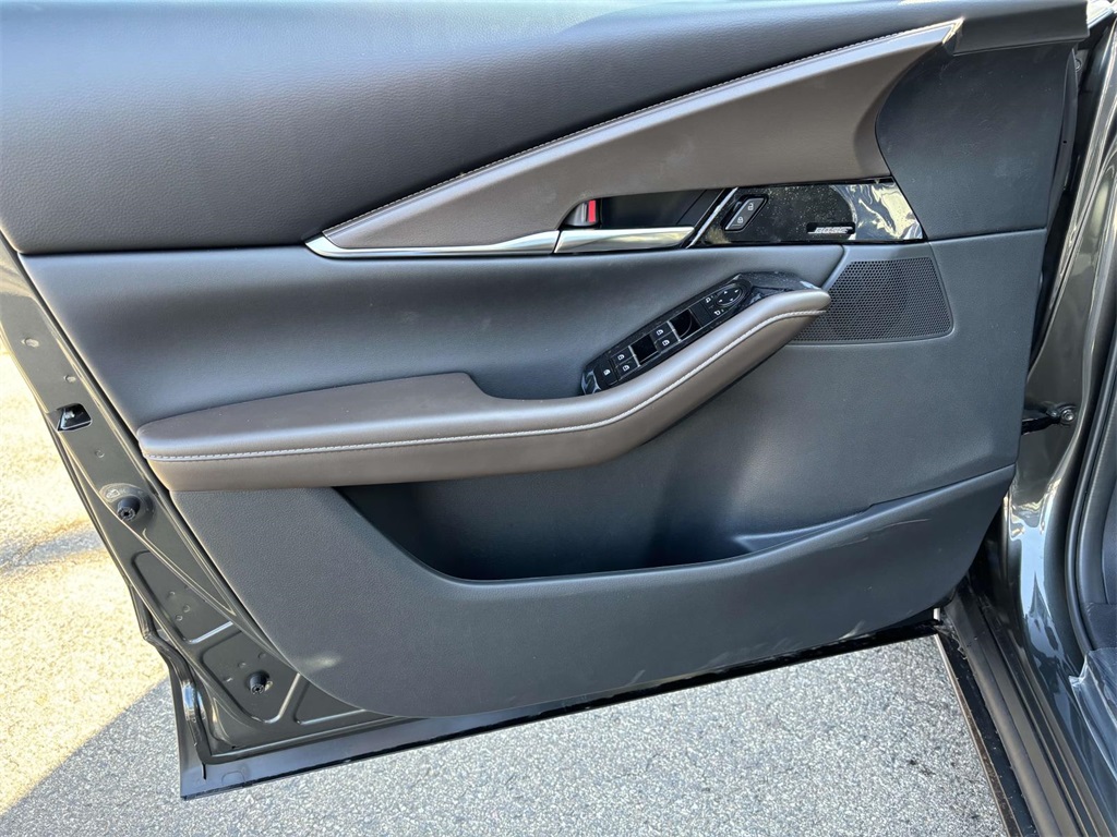 Vehicle image 13 of 35