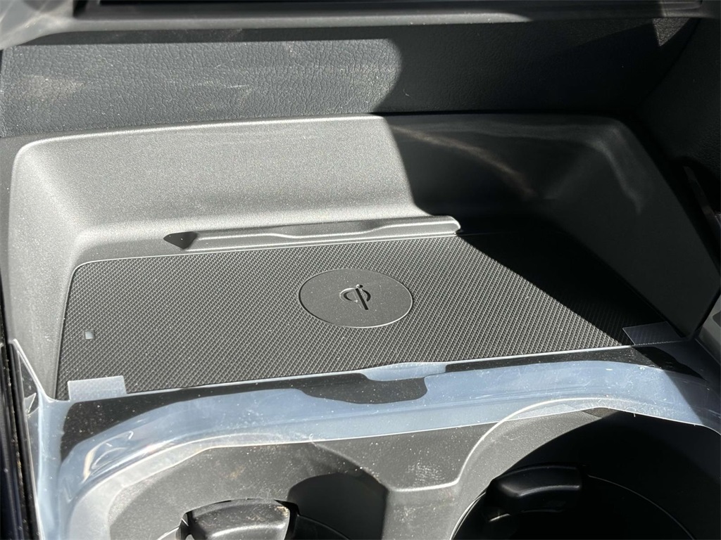 Vehicle image 25 of 35