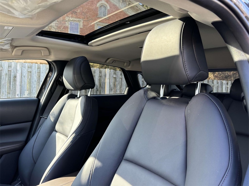 Vehicle image 10 of 35