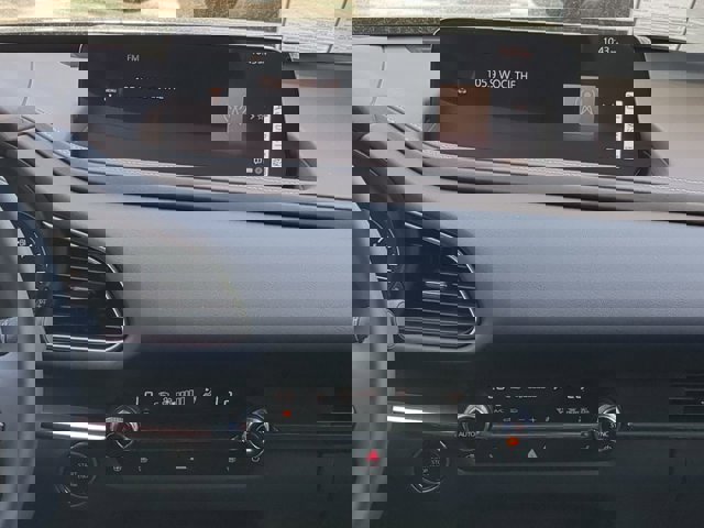 Vehicle image 16 of 28
