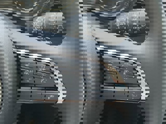 Vehicle image 25 of 28
