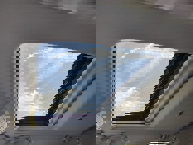 Vehicle image 18 of 28