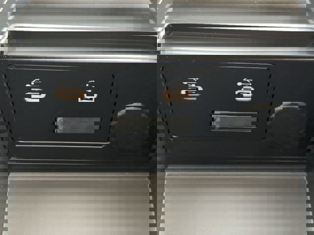 Vehicle image 21 of 28