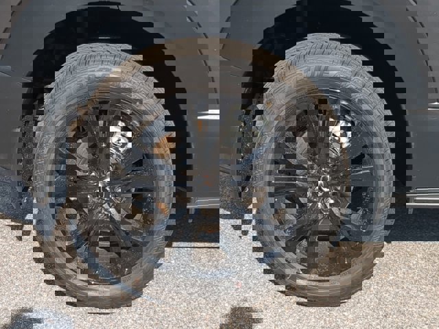 Vehicle image 10 of 28