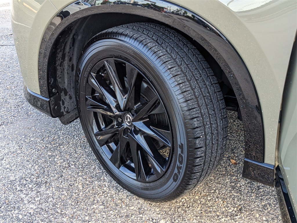Vehicle image 10 of 40