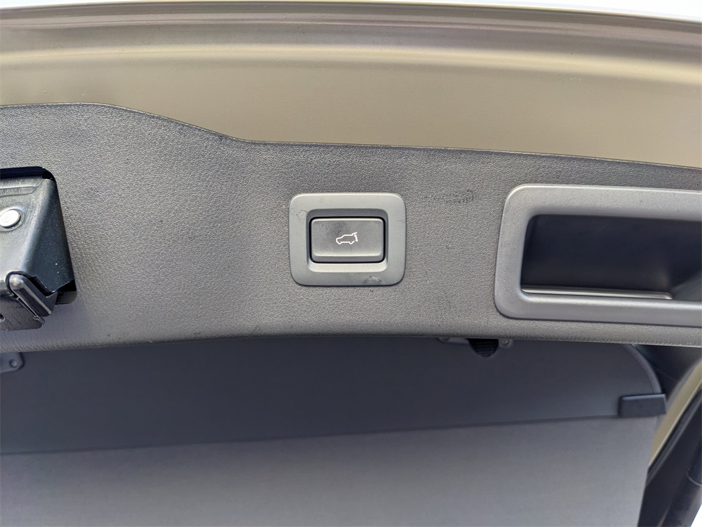 Vehicle image 39 of 40