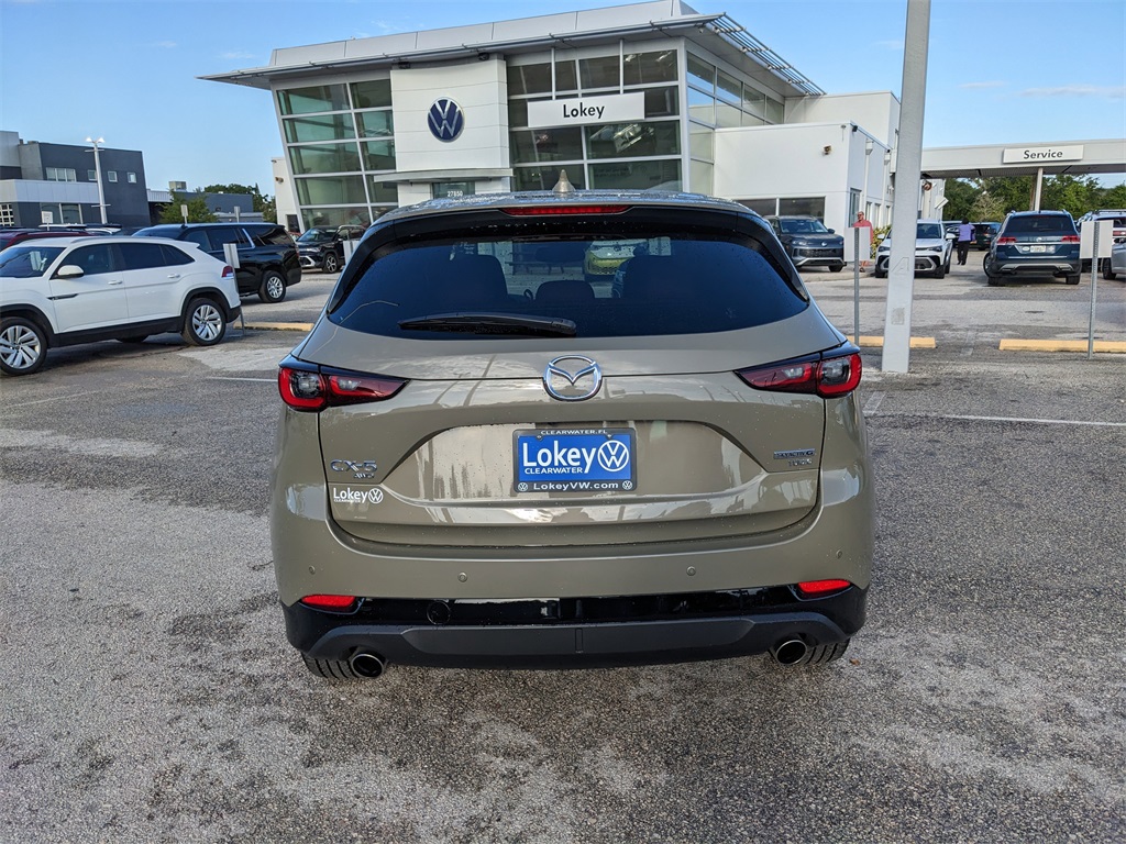 Vehicle image 32 of 40