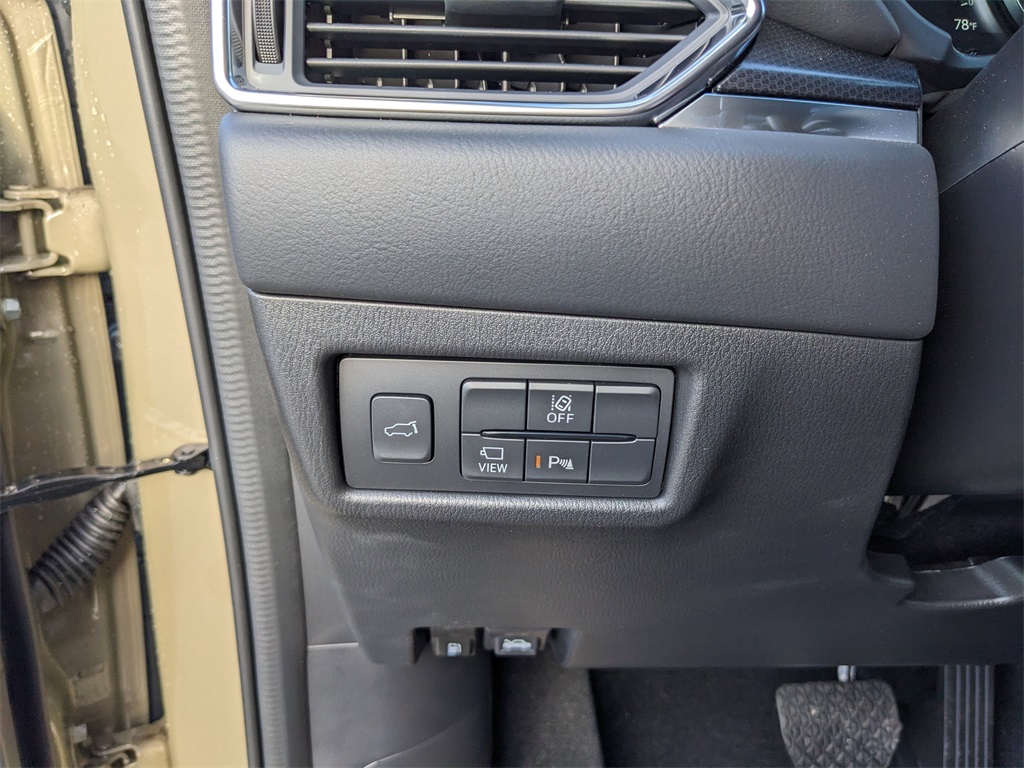 Vehicle image 33 of 40