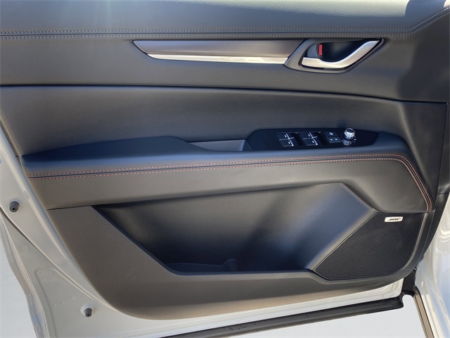 Vehicle image 26 of 30