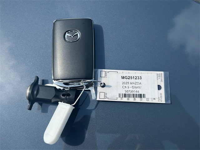 2025 Mazda CX-5 2.5 S Carbon Edition Image 26 of 35