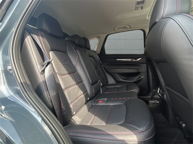2025 Mazda CX-5 2.5 S Carbon Edition Image 11 of 35