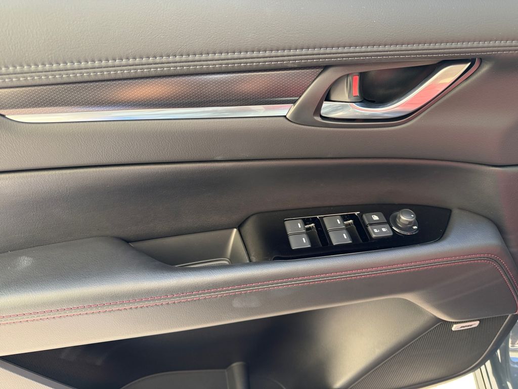 2025 Mazda CX-5 2.5 S Carbon Edition Image 19 of 26