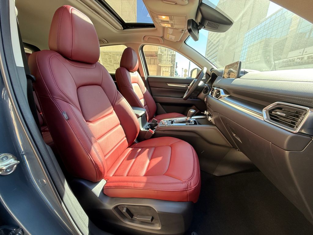2025 Mazda CX-5 2.5 S Carbon Edition Image 13 of 26