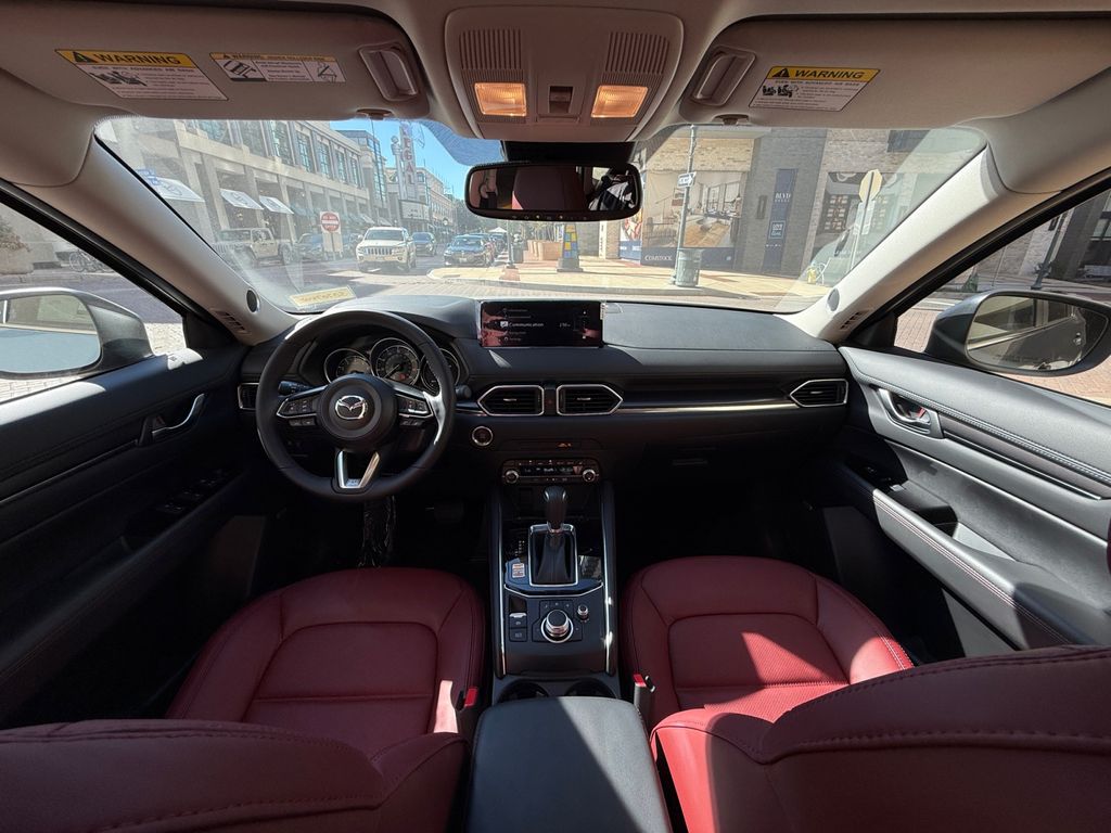 2025 Mazda CX-5 2.5 S Carbon Edition Image 14 of 26