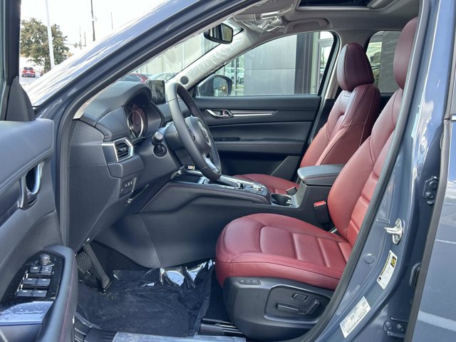 2025 Mazda CX-5 2.5 S Carbon Edition Image 8 of 13