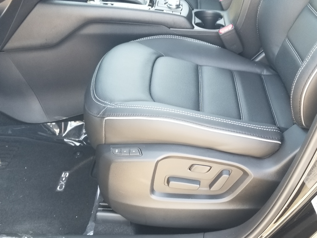 Vehicle image 8 of 16