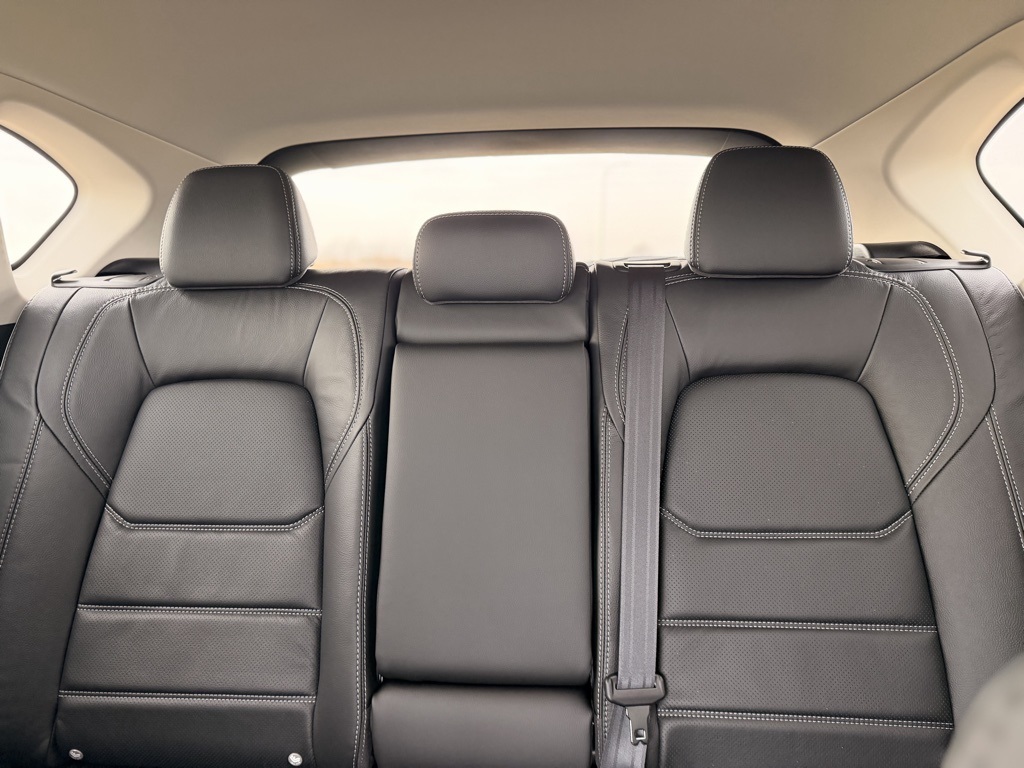 2025 Mazda CX-5 2.5 S Preferred Package Image 10 of 12