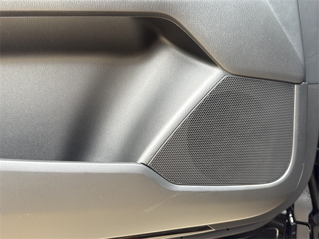 Vehicle image 27 of 36