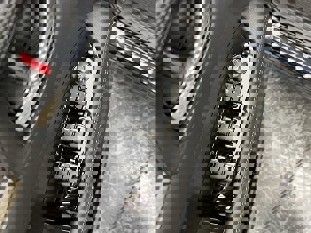 Vehicle image 34 of 41